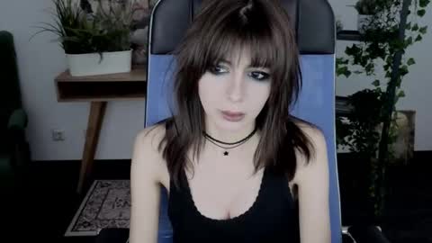 Snapshot of crystallbloom chatting on 03/02/26, 01:29 crystallbloom online show from 03/02/26, 01:29