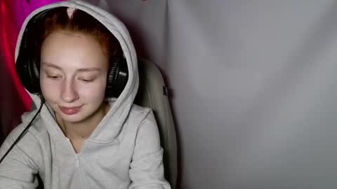 Snapshot of crystallkris chatting on 12/27/24, 12:18 Kristina online show from 12/27/24, 12:18