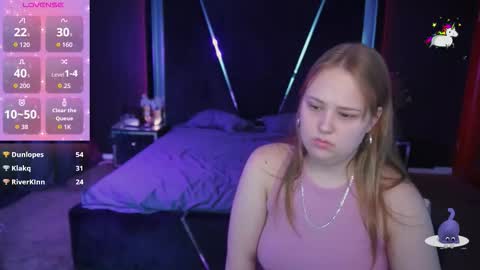 crystallpaws_ online show from 09/23/25, 01:52