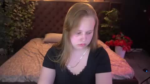 crystallpaws_ online show from 06/24/26, 05:39