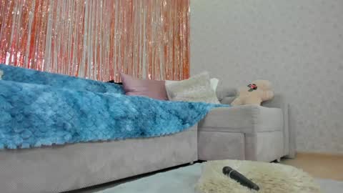 Snapshot of crystalnut chatting on 01/09/25, 07:10 Maria online show from 01/09/25, 07:10
