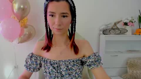 Snapshot of crystalnut chatting on 10/19/25, 03:18 Maria online show from 10/19/25, 03:18