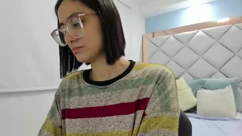 Snapshot of crystalstonee1 chatting on 04/29/26, 10:05 Crystal online show from 04/29/26, 10:05