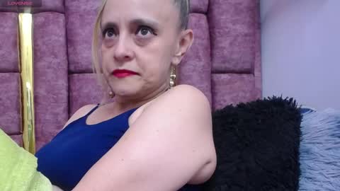 Snapshot of crystaltemptress chatting on 03/14/26, 08:03 ASHLEY online show from 03/14/26, 08:03