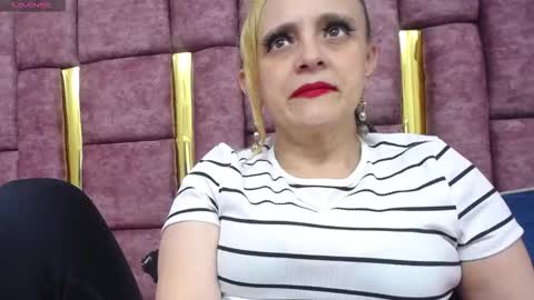 Snapshot of crystaltemptress chatting on 03/17/26, 07:28 ASHLEY online show from 03/17/26, 07:28