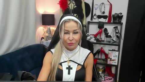 CrystalHotty online show from 10/31/25, 05:52