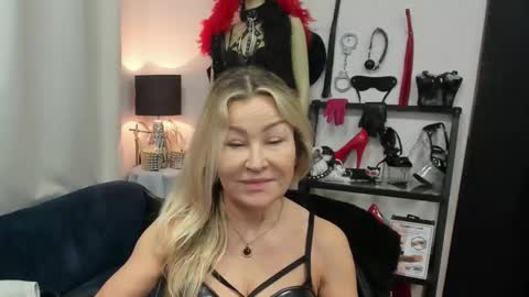 CrystalHotty online show from 03/30/26, 04:57
