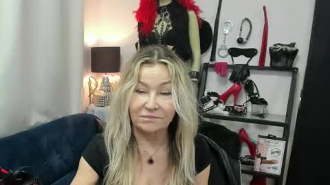 CrystalHotty online show from 04/14/26, 04:40