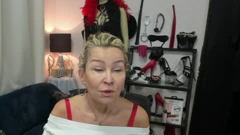 CrystalHotty online show from 05/14/26, 04:41