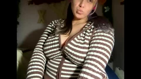 crystalyn777 online show from 11/30/25, 07:23