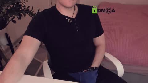 Snapshot of csavie chatting on 12/14/25, 12:32 buddy online show from 12/14/25, 12:32