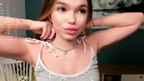 Snapshot of cuddles_jane chatting on 05/24/26, 09:36 Silvia online show from 05/24/26, 09:36