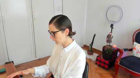 Leonela online show from 11/30/25, 02:43