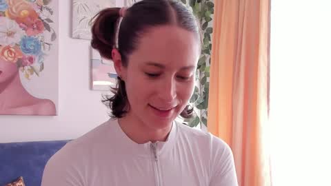 Leonela online show from 05/13/26, 04:15