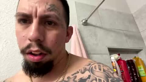 Snapshot of cuete2100 chatting on 11/23/25, 06:46 cuete2100 online show from 11/23/25, 06:46