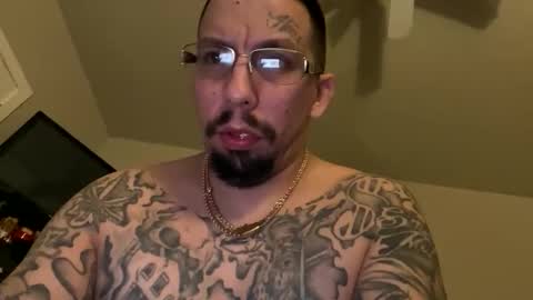 Snapshot of cuete2100 chatting on 12/16/25, 04:06 cuete2100 online show from 12/16/25, 04:06