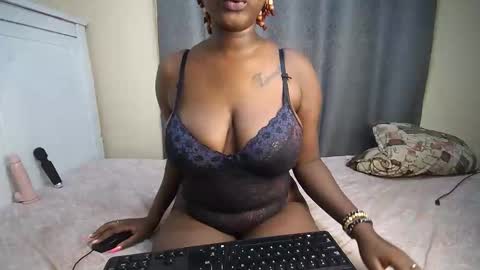 Snapshot of cum_central chatting on 10/19/25, 09:26 cum_central online show from 10/19/25, 09:26
