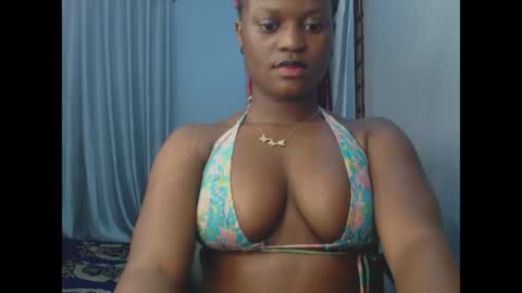 Snapshot of cum_ebony_petitxx chatting on 05/18/26, 07:36 cath online show from 05/18/26, 07:36