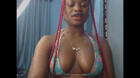 Snapshot of cum_ebony_petitxx chatting on 05/19/26, 06:42 cath online show from 05/19/26, 06:42