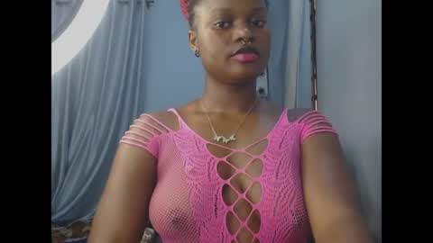 Snapshot of cum_ebony_petitxx chatting on 05/26/26, 07:15 cath online show from 05/26/26, 07:15