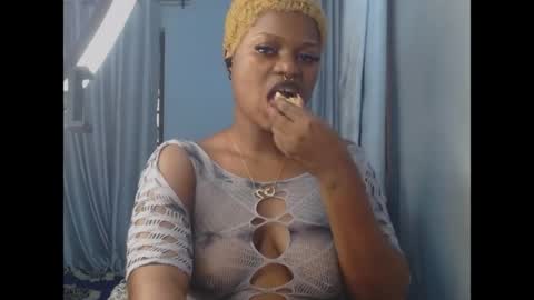 Snapshot of cum_ebony_petitxx chatting on 06/12/26, 06:56 cath online show from 06/12/26, 06:56