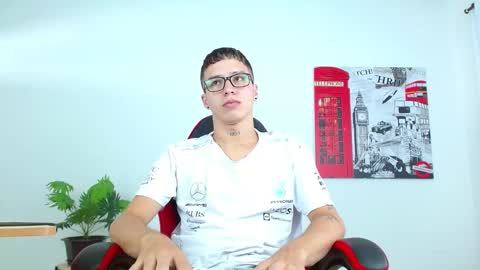 cumandres online show from 09/10/25, 01:55