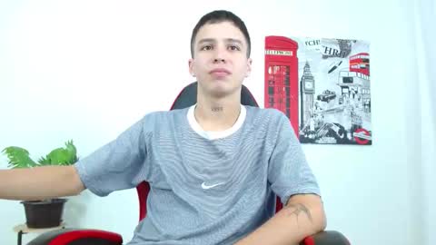 Snapshot of cumandres chatting on 10/31/25, 02:18 cumandres online show from 10/31/25, 02:18