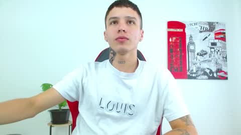 Snapshot of cumandres chatting on 12/17/25, 02:45 cumandres online show from 12/17/25, 02:45