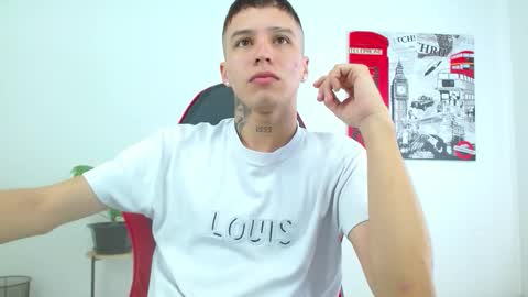 Snapshot of cumandres chatting on 12/22/25, 01:52 cumandres online show from 12/22/25, 01:52