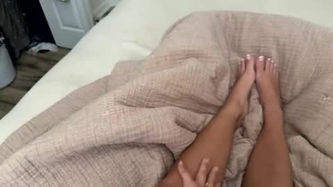 Snapshot of cummonnmeeeee chatting on 04/04/26, 07:55 cummonnmeeeee online show from 04/04/26, 07:55