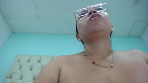 Snapshot of cumontitsxxx chatting on 04/27/26, 11:41 Cumontitsxxx online show from 04/27/26, 11:41