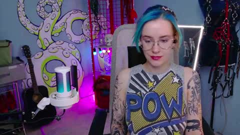 Snapshot of cumpotikeve chatting on 04/15/26, 02:51 CUMpotikEve online show from 04/15/26, 02:51