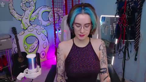 Snapshot of cumpotikeve chatting on 04/19/26, 05:18 CUMpotikEve online show from 04/19/26, 05:18