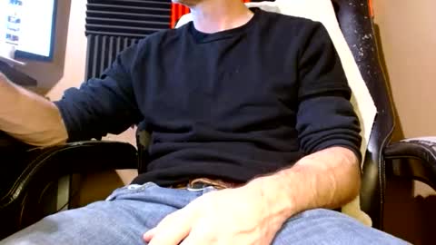 Snapshot of cumshard35 chatting on 11/29/25, 04:04 cumshard35 online show from 11/29/25, 04:04