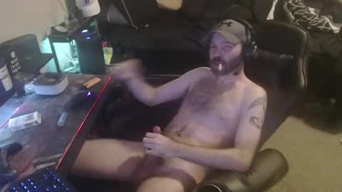 Snapshot of cumslinger2003 chatting on 01/28/25, 11:17 cumslinger2003 online show from 01/28/25, 11:17