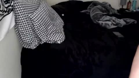 Snapshot of cumworldxxi chatting on 02/25/26, 10:14 charlie online show from 02/25/26, 10:14