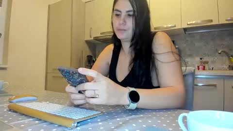 Snapshot of cuplu29 chatting on 10/21/25, 11:27 maria alex online show from 10/21/25, 11:27