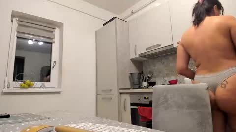 Snapshot of cuplu29 chatting on 10/26/25, 10:47 maria alex online show from 10/26/25, 10:47