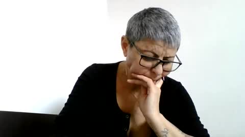 couple online show from 02/19/25, 11:17