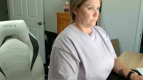 Snapshot of curiouscouple3143 chatting on 02/03/25, 06:28 curious couple online show from 02/03/25, 06:28