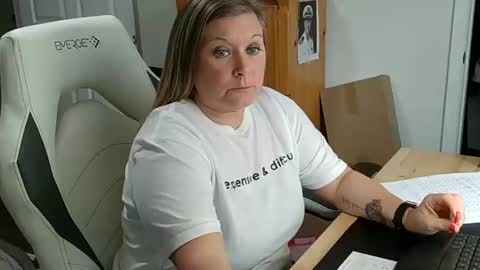 Snapshot of curiouscouple3143 chatting on 02/07/25, 06:45 curious couple online show from 02/07/25, 06:45