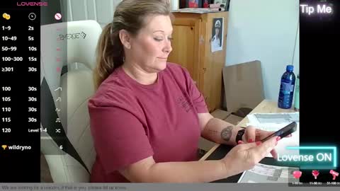 Snapshot of curiouscouple3143 chatting on 02/17/25, 05:10 curious couple online show from 02/17/25, 05:10