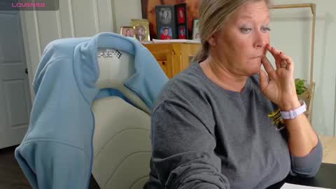 Snapshot of curiouscouple3143 chatting on 12/17/25, 06:25 curious couple online show from 12/17/25, 06:25