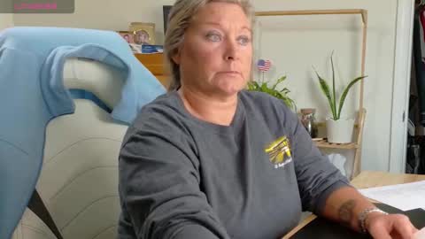 Snapshot of curiouscouple3143 chatting on 01/05/26, 06:00 curious couple online show from 01/05/26, 06:00