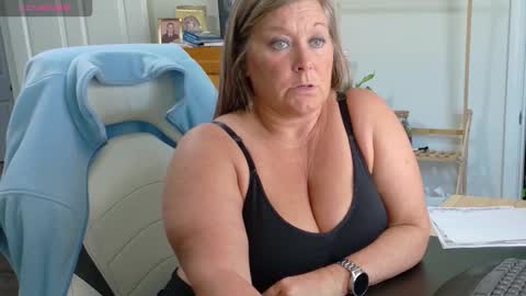 Snapshot of curiouscouple3143 chatting on 02/16/26, 05:53 curious couple online show from 02/16/26, 05:53