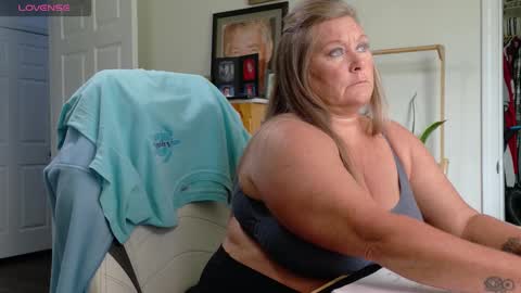 Snapshot of curiouscouple3143 chatting on 03/11/26, 02:01 curious couple online show from 03/11/26, 02:01