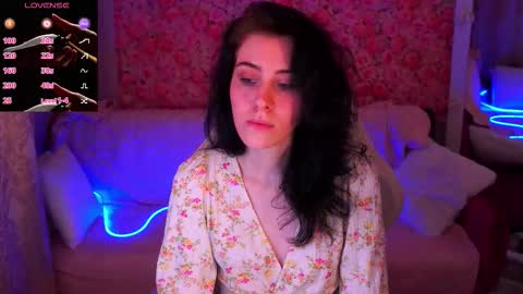 Snapshot of curleyblueeyes chatting on 03/24/26, 02:44 curleyblueeyes online show from 03/24/26, 02:44