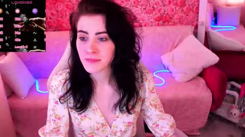 Snapshot of curleyblueeyes chatting on 03/25/26, 02:01 curleyblueeyes online show from 03/25/26, 02:01