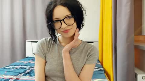 Snapshot of curlixiee chatting on 05/02/26, 11:32 Kira online show from 05/02/26, 11:32