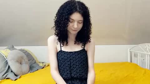 Kira online show from 07/04/26, 11:44